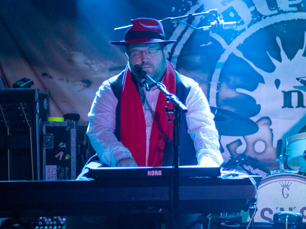 Piano at Bodega, Nottingham, supporting Steve 'n' Seagulls.